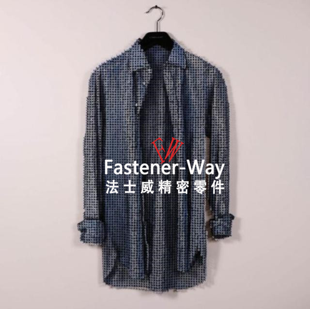 這件褶皺逼真的襯衫是螺絲釘做的 這件褶皺逼真的襯衫是螺絲釘做的